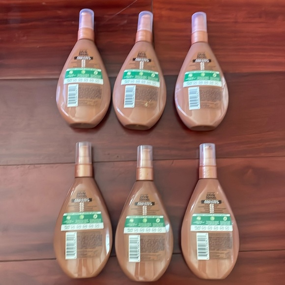 New Garnier Whole Blends Taming
Leave-In Treatment Miracle Frizz
Tamer 5 oz x 6 - Picture 2 of 8